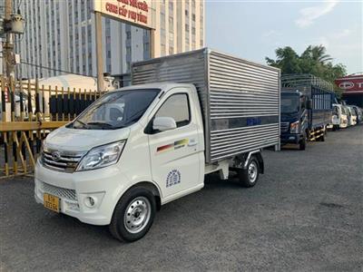 Xe tải Tera 100 thùng kín 990 kg, động cơ Mitsubishi