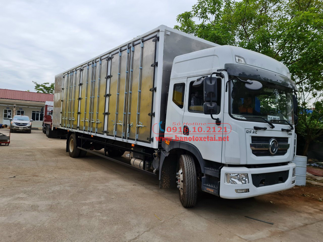 Giá xe tải chở pallet chứa linh kiện điện tử Dongfeng D12 nhập khẩu