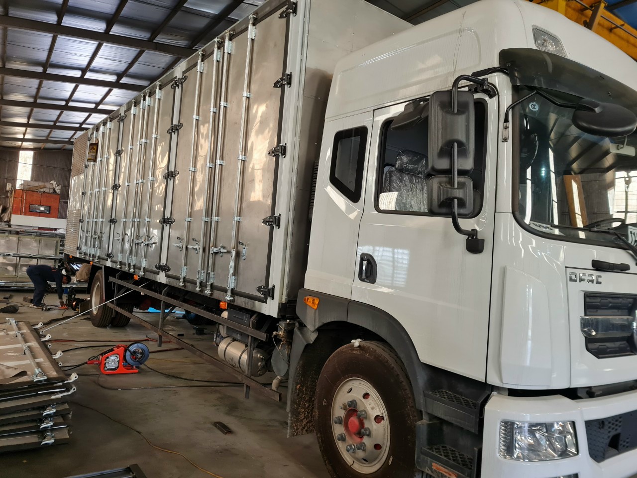 Xe tải chở pallet Dongfeng D12 8 tấn nhập khẩu