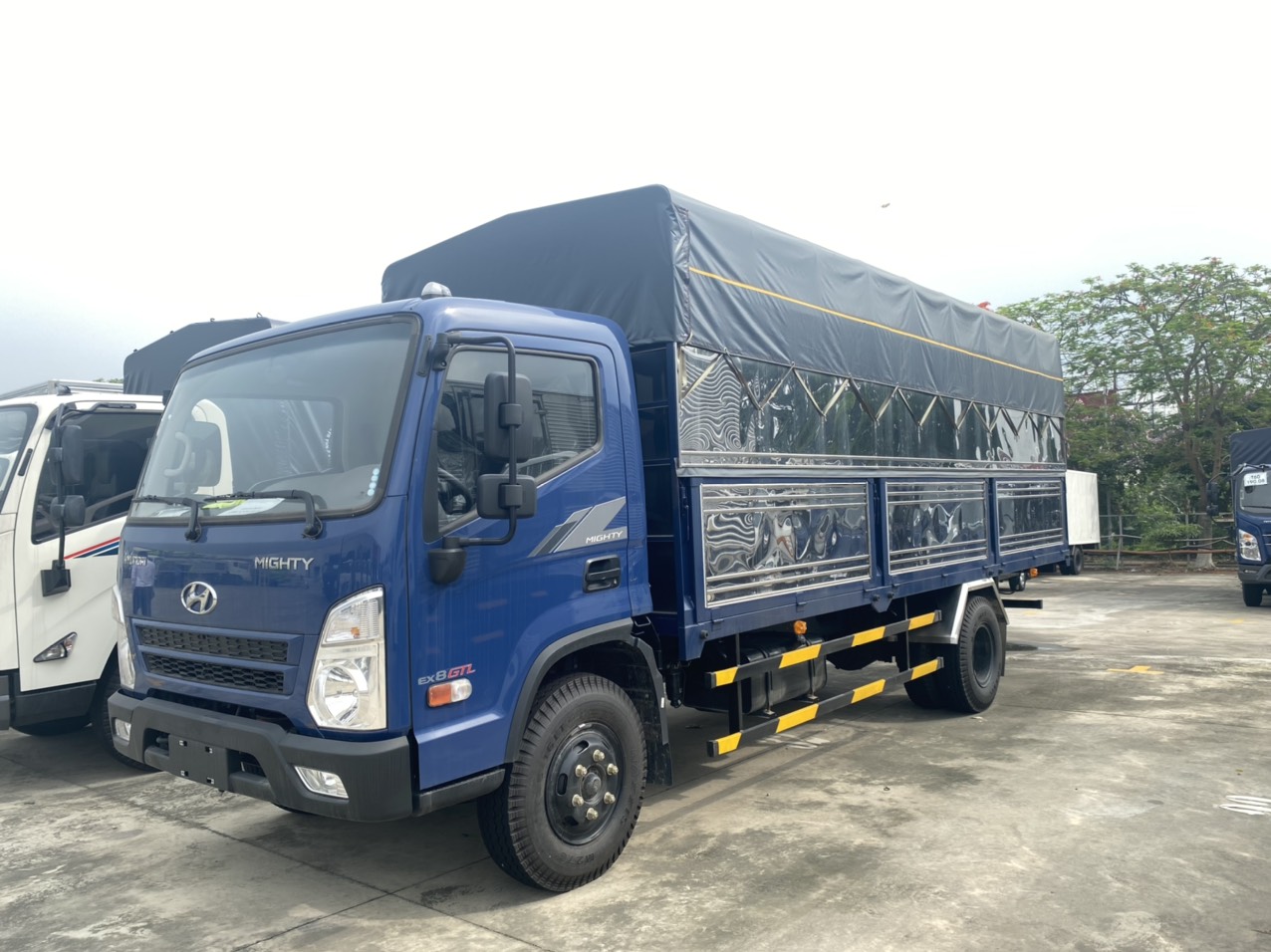 Hyundai EX8 GTL thùng mui bạt 2022