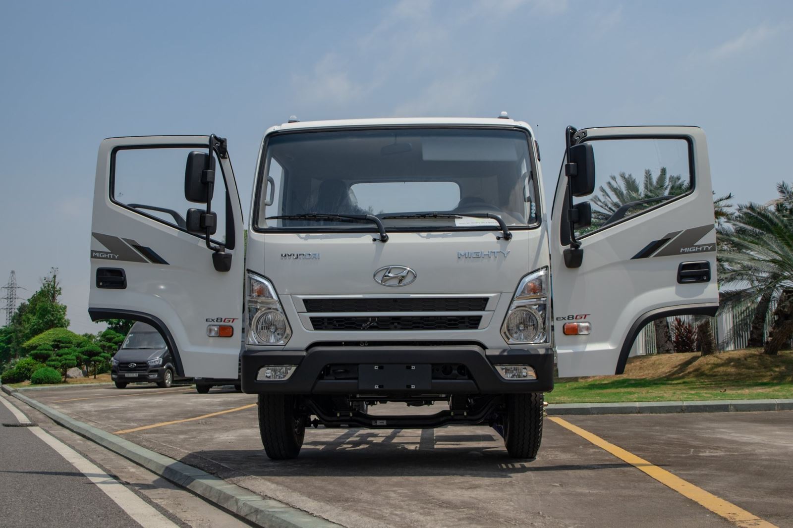 Ngoại thất xe tải 7 tấn Hyundai EX8 GT series