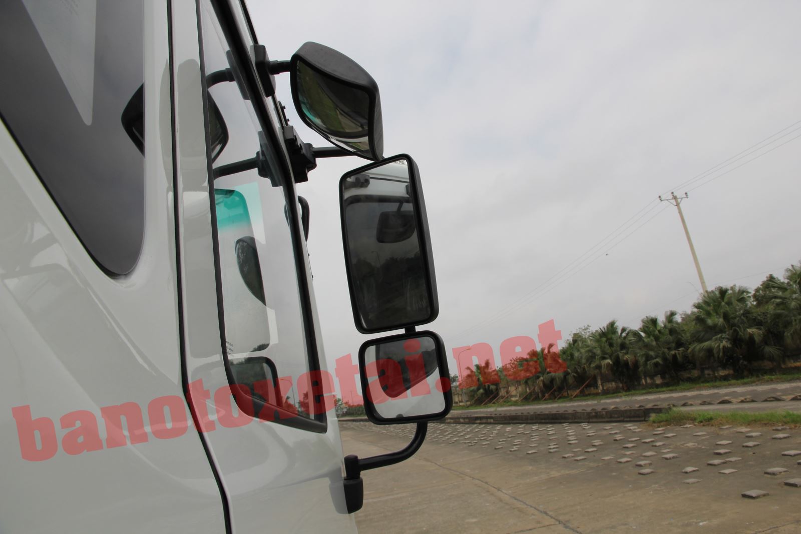 Xe tải Dongfeng D12 2 chân nhập khẩu