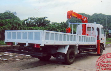 Thùng chở hàng xe tải VT750 gắn cẩu Kanglim